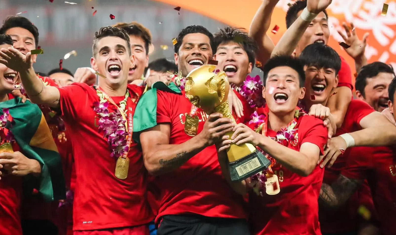 西甲西乙赛季中场休息：皇家奥维耶多与体育俱乐部的悬崖边舞蹈